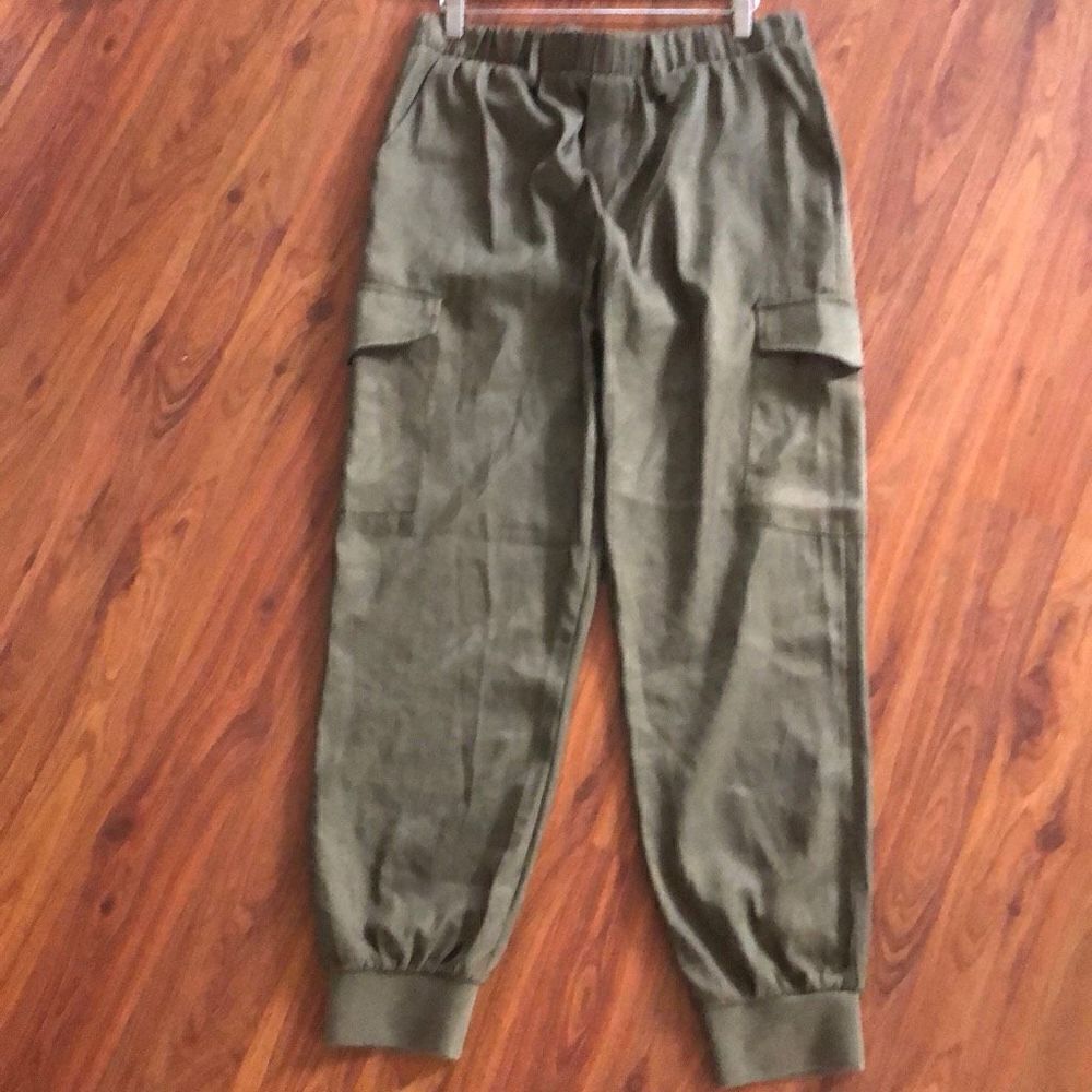 Olive green, silky, elastic waist jogger L￼ “know one cares”